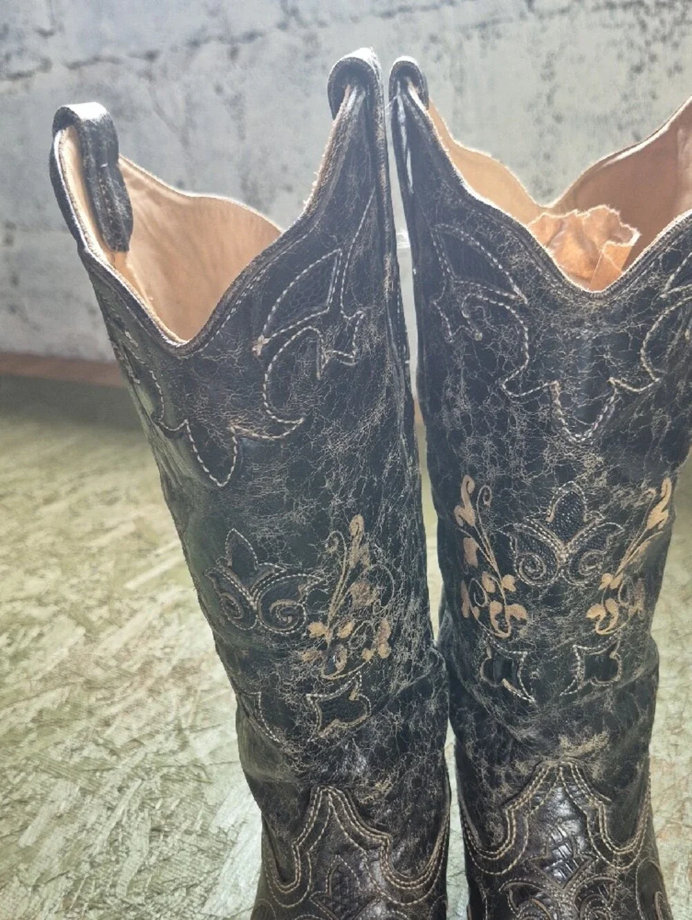 Embroidered Black Western Heeled Boots - Picture 3 of 11